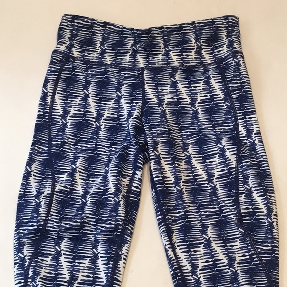 Vineyard Vines Watercolor Lines Printed Performance Leggings - Picture 5 of 11